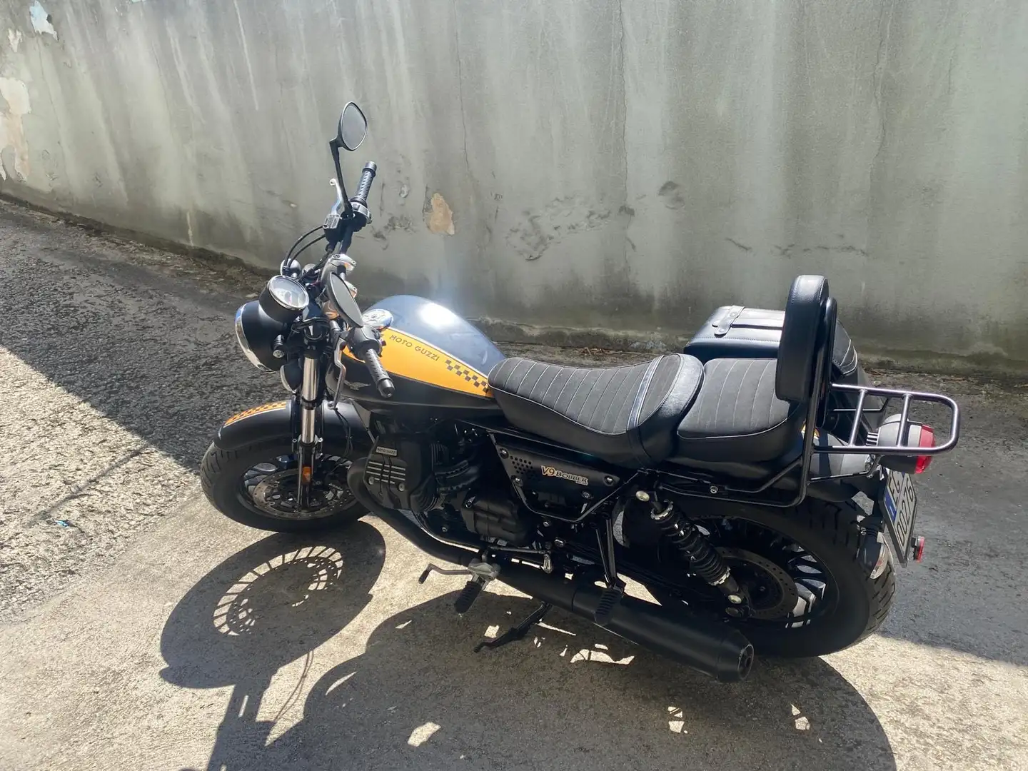 Moto Guzzi V 9 Galben - 2