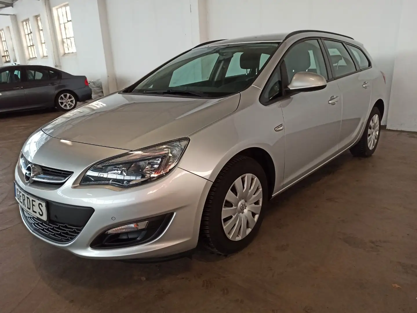 Opel Astra J Sports Tourer Edition 1.4 Silber - 2