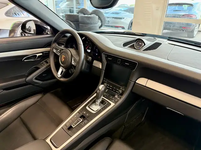 Porsche 911 view 15