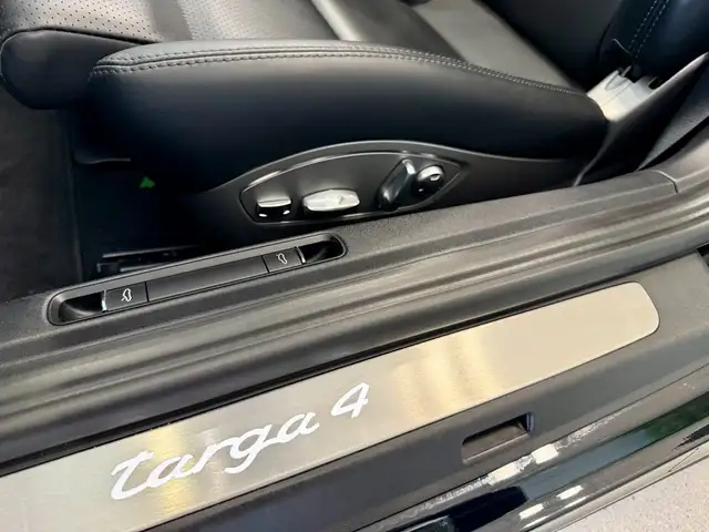 Porsche 911 view 12