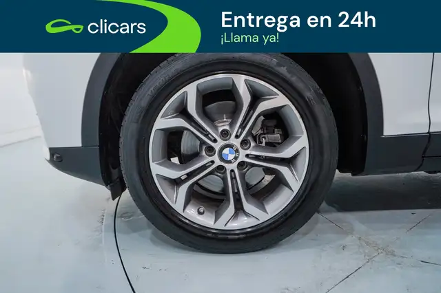 BMW X4 view 11