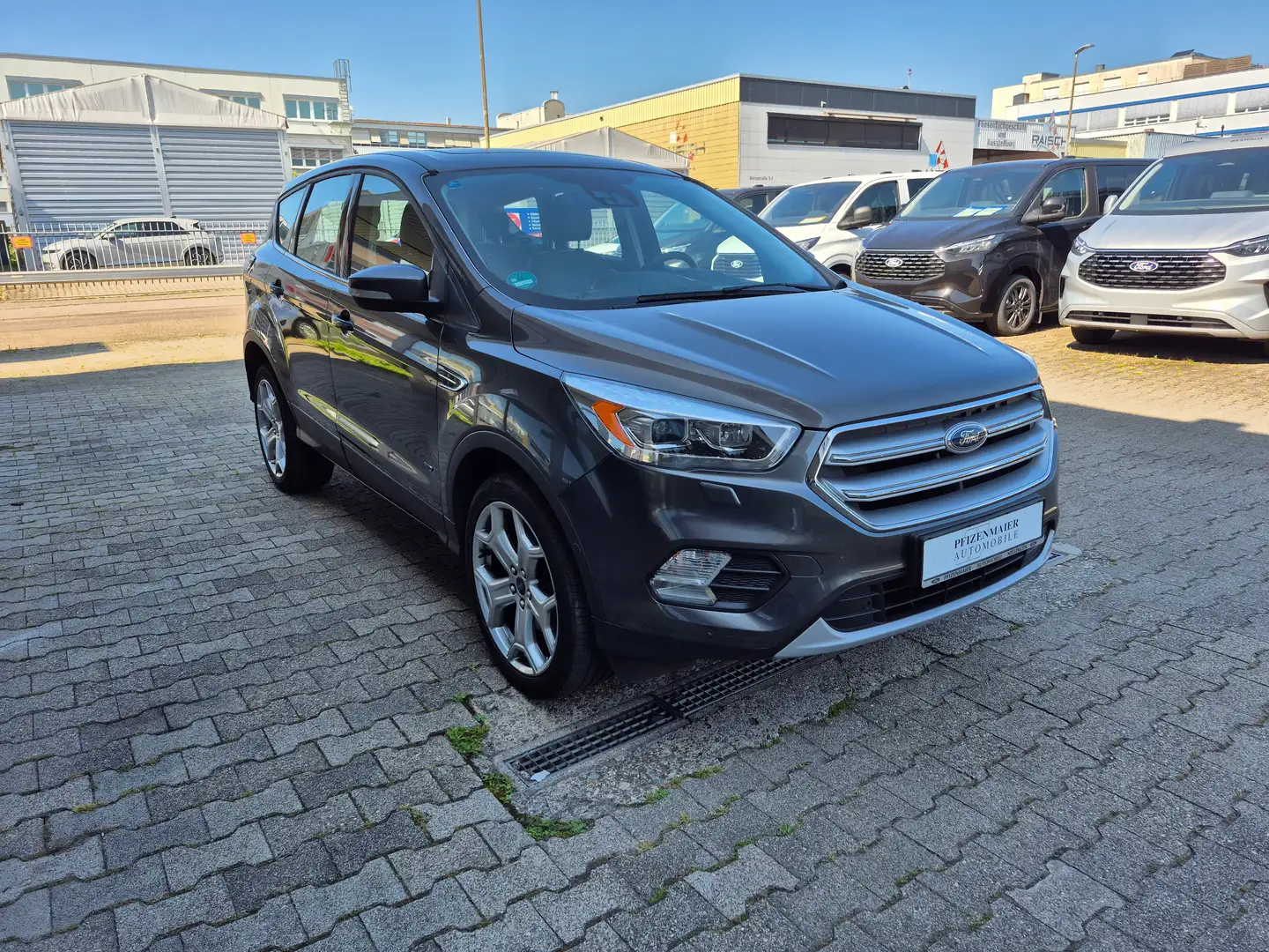 Ford Kuga Titanium Grau - 2