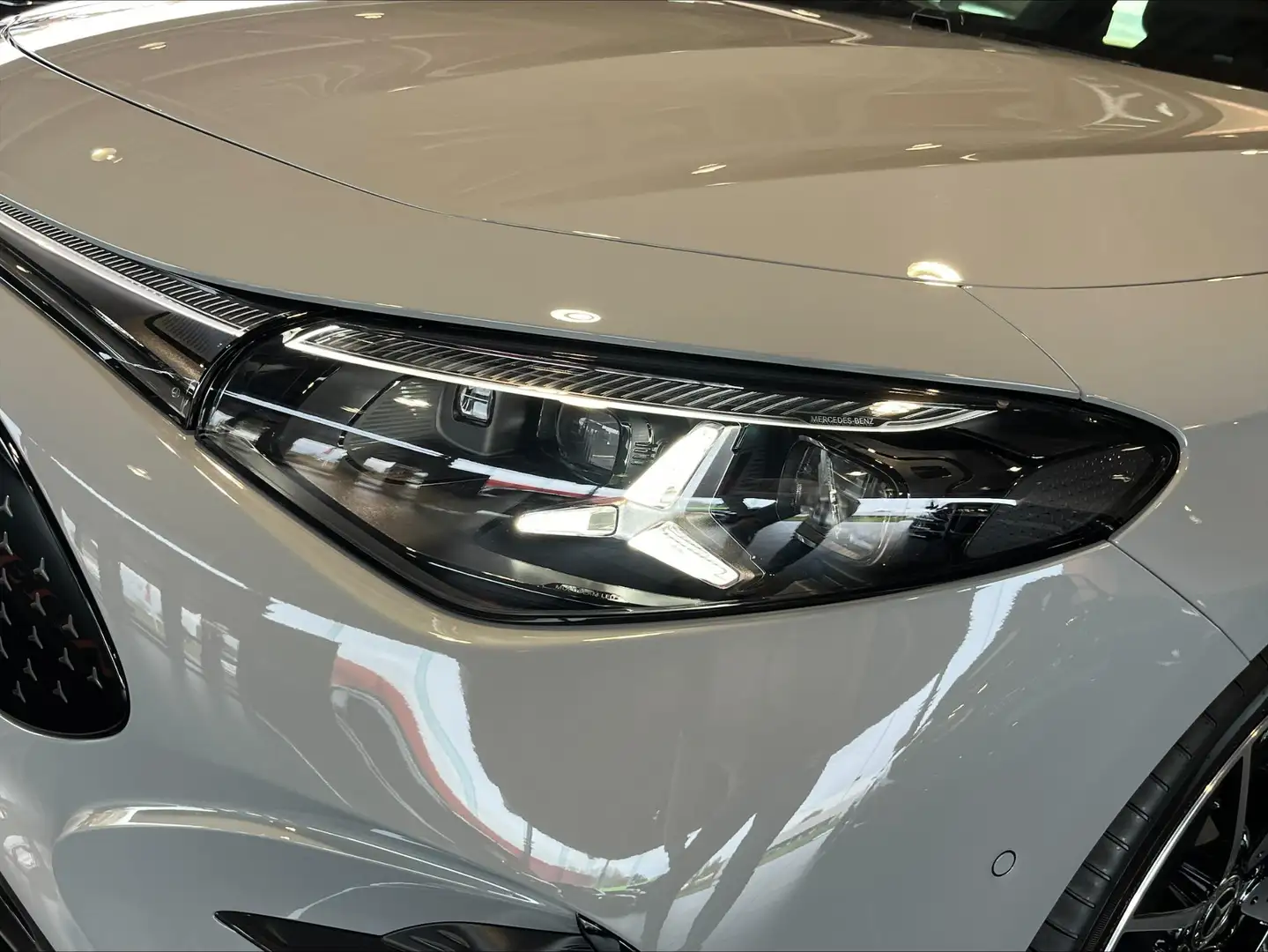 Mercedes-Benz CLA 250 CLA 250+ Sport Edition Grijs - 2