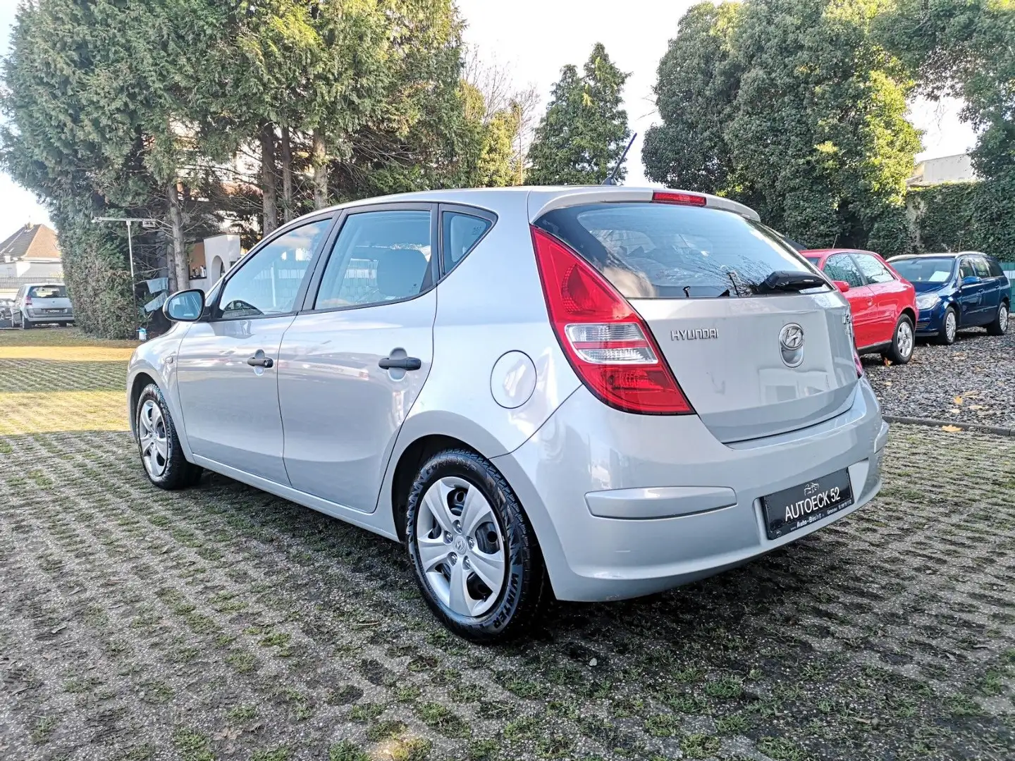 Hyundai i30 Edition+*Navigation * Klima * TÜV/AU * Silber - 2