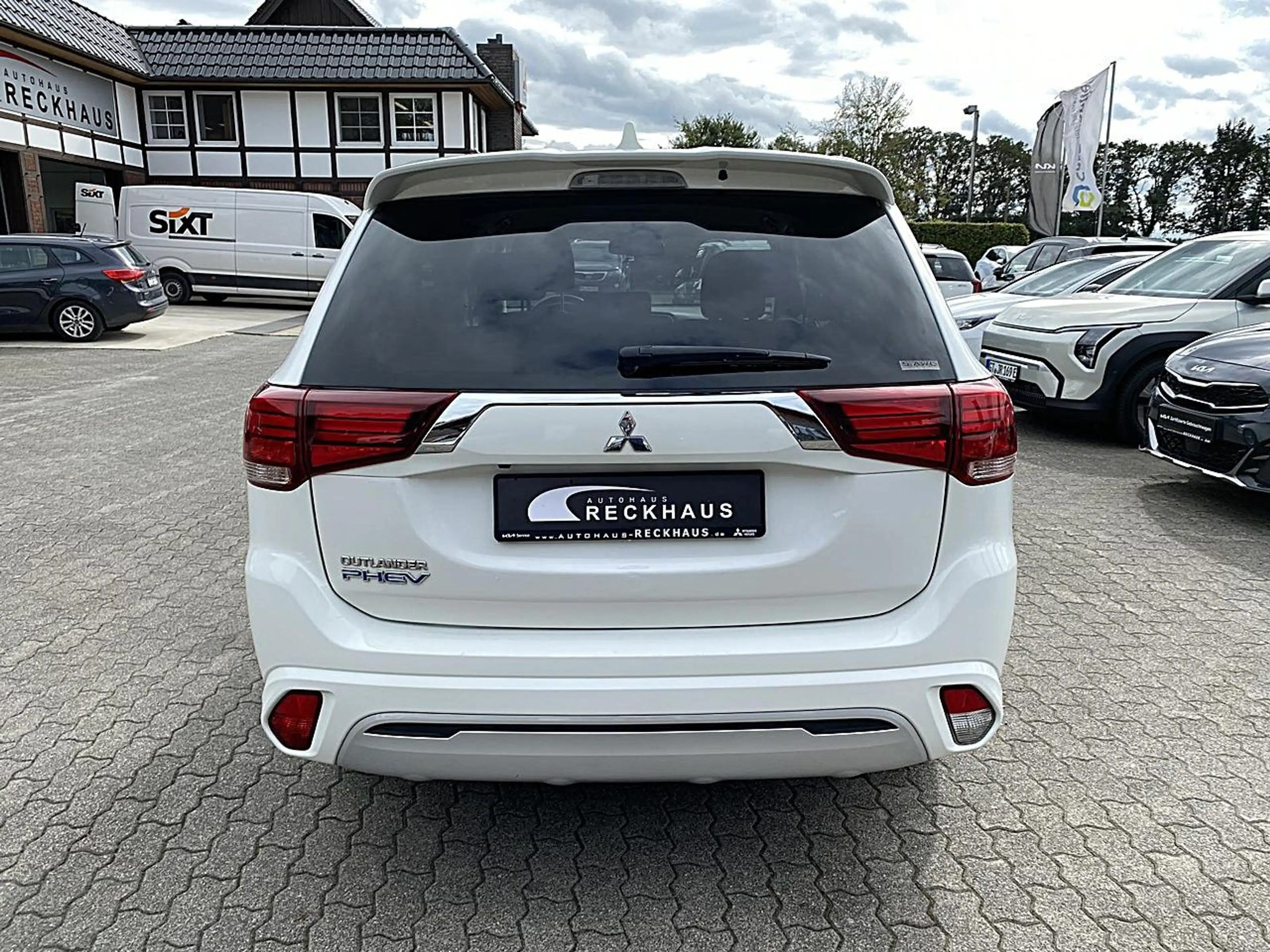 Mitsubishi Outlander Plug-in-Hybrid BASIS (SDA) DAB Carplay Klima — photo 4