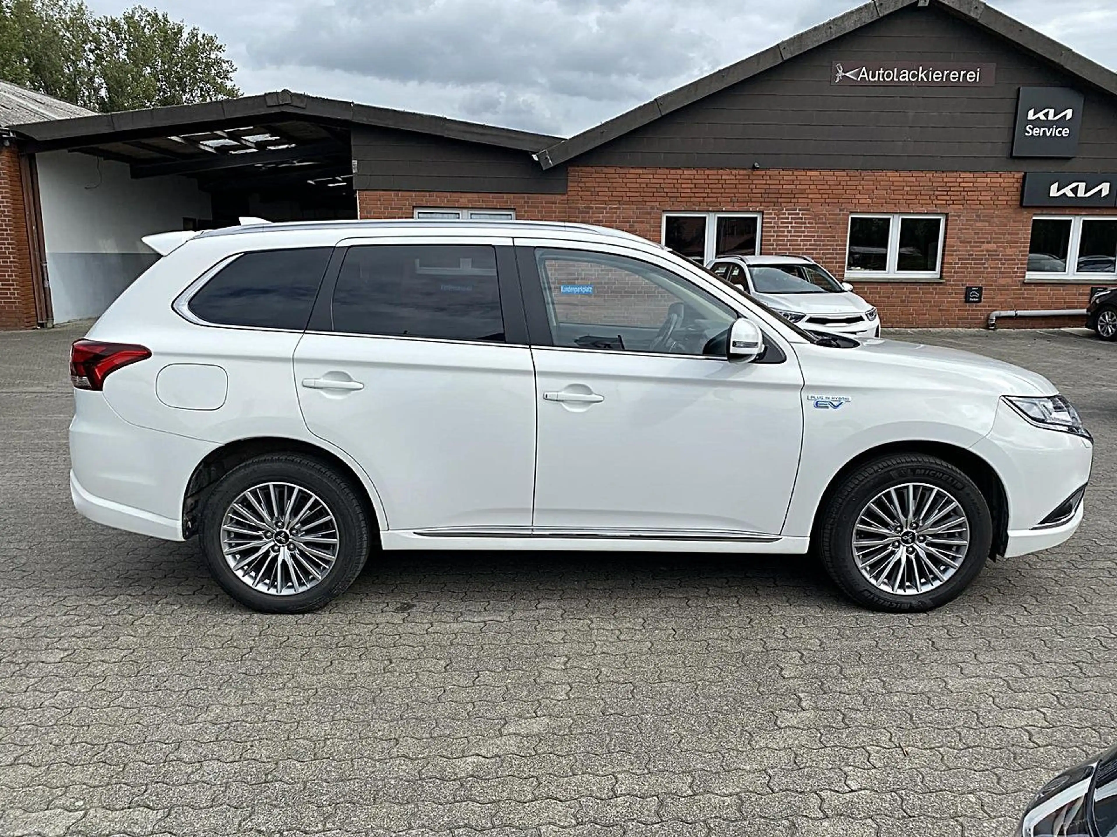 Mitsubishi Outlander Plug-in-Hybrid BASIS (SDA) DAB Carplay Klima — photo 6