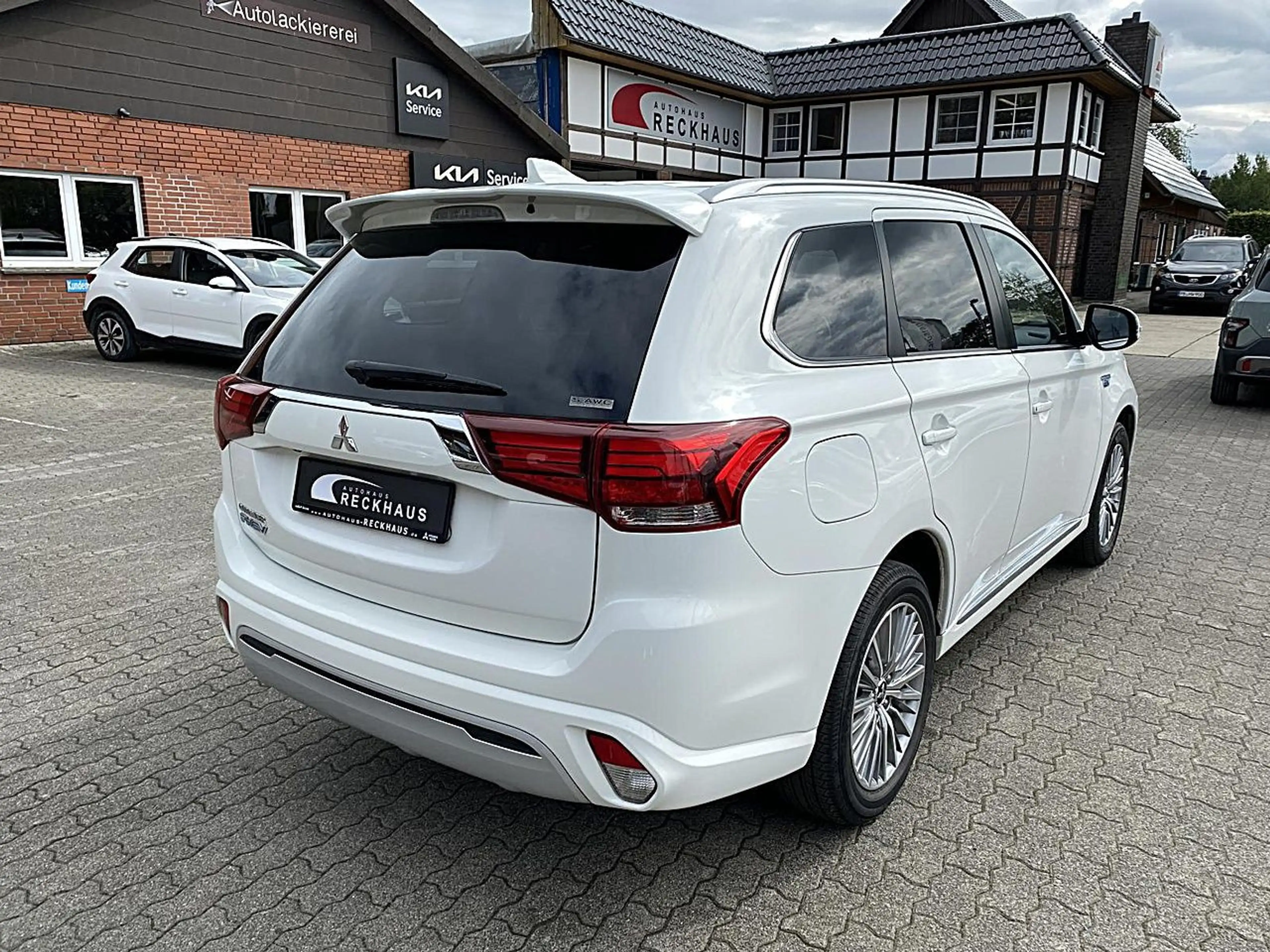 Mitsubishi Outlander Plug-in-Hybrid BASIS (SDA) DAB Carplay Klima — photo 5