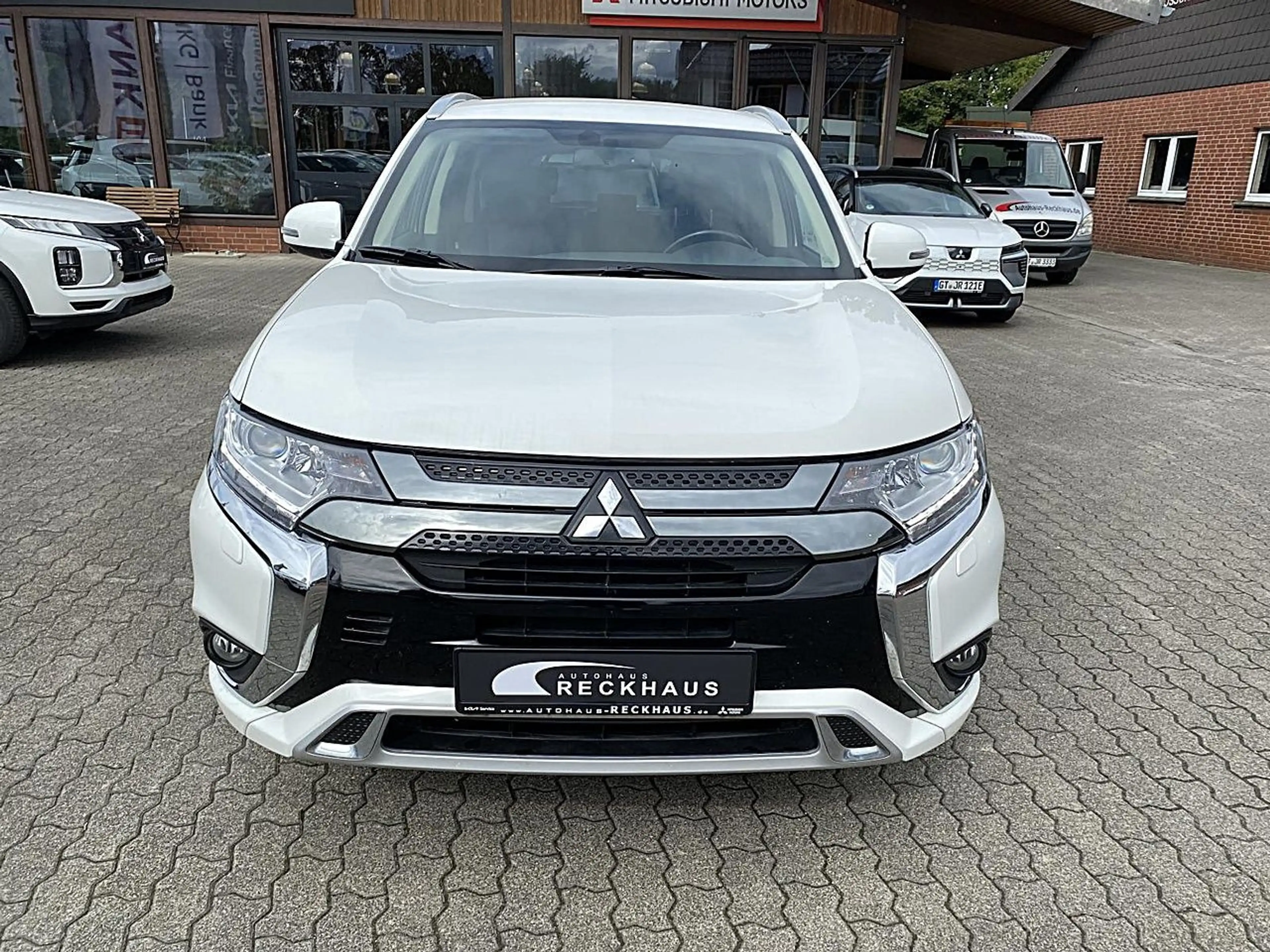 Mitsubishi Outlander Plug-in-Hybrid BASIS (SDA) DAB Carplay Klima — photo 8