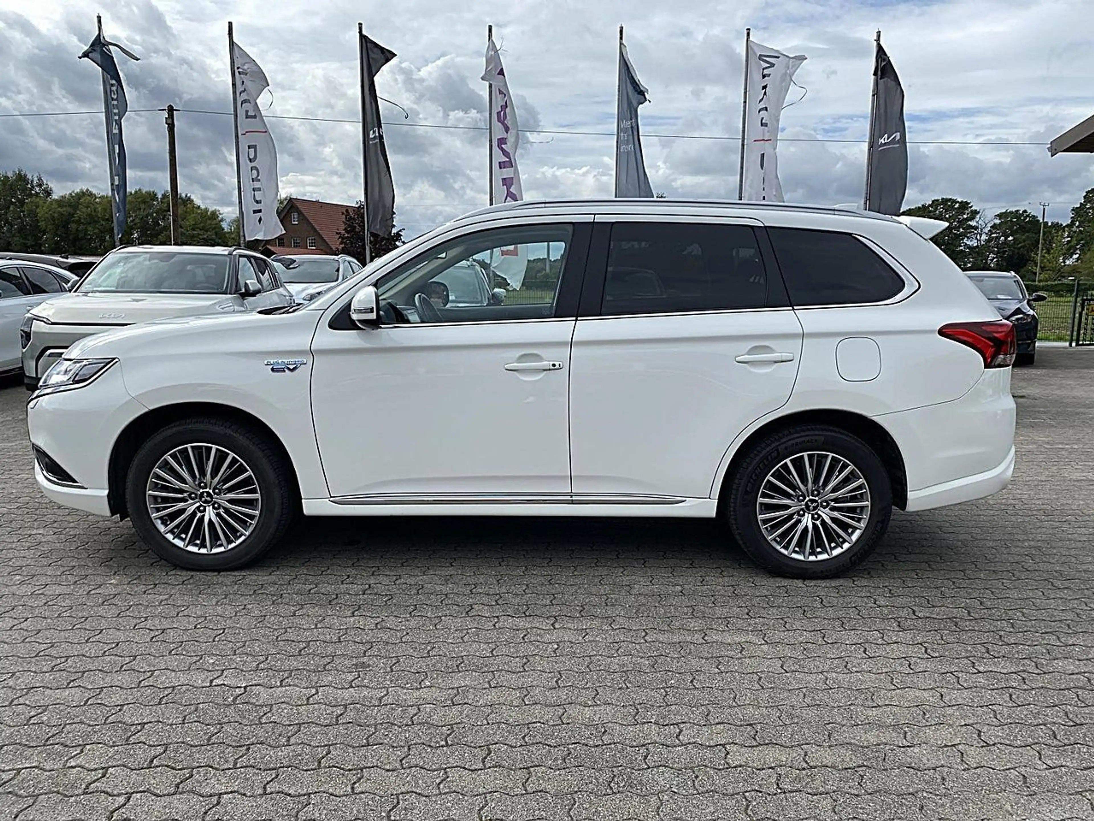 Mitsubishi Outlander Plug-in-Hybrid BASIS (SDA) DAB Carplay Klima — photo 2