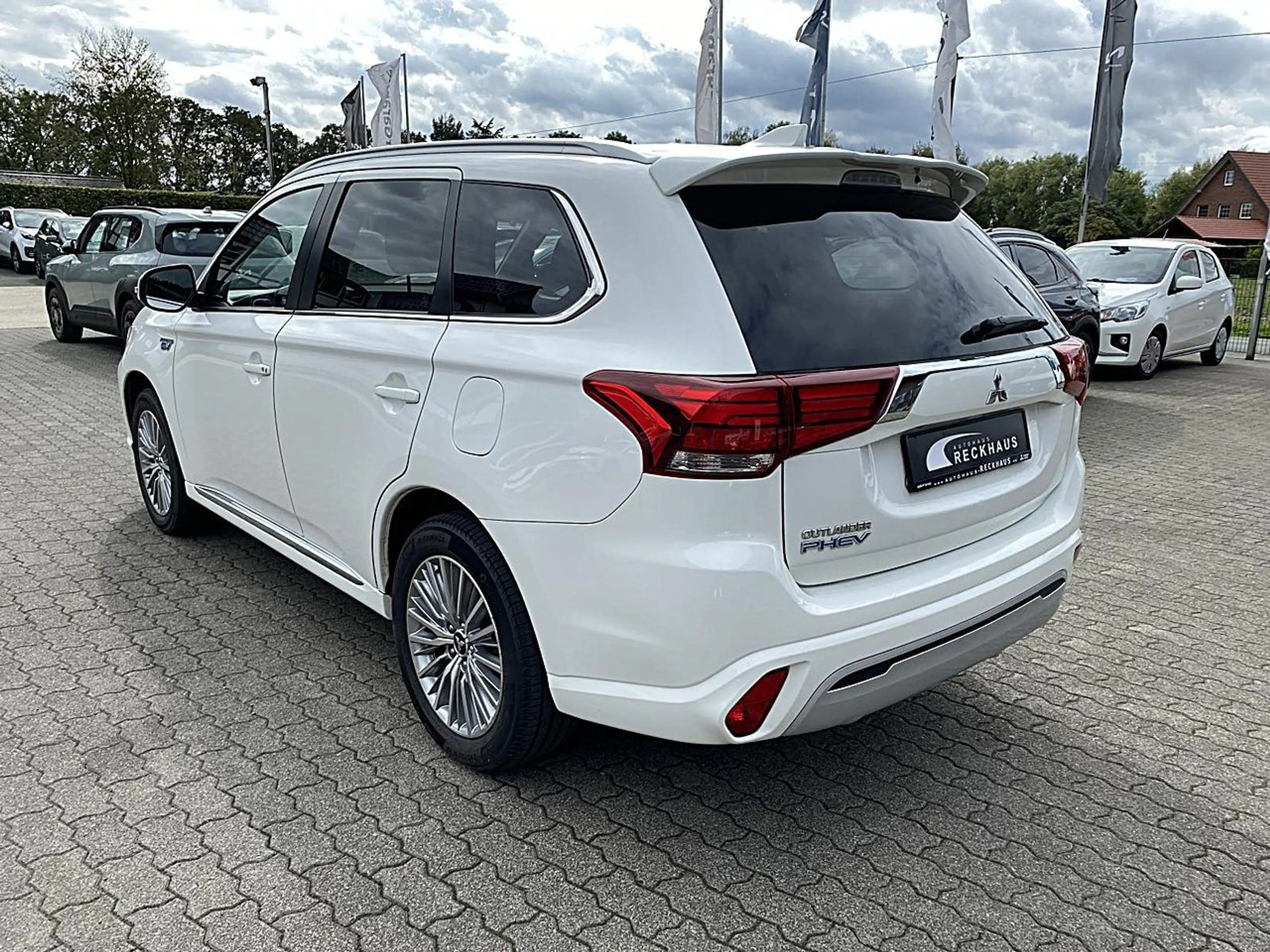 Mitsubishi Outlander Plug-in-Hybrid BASIS (SDA) DAB Carplay Klima — photo 3