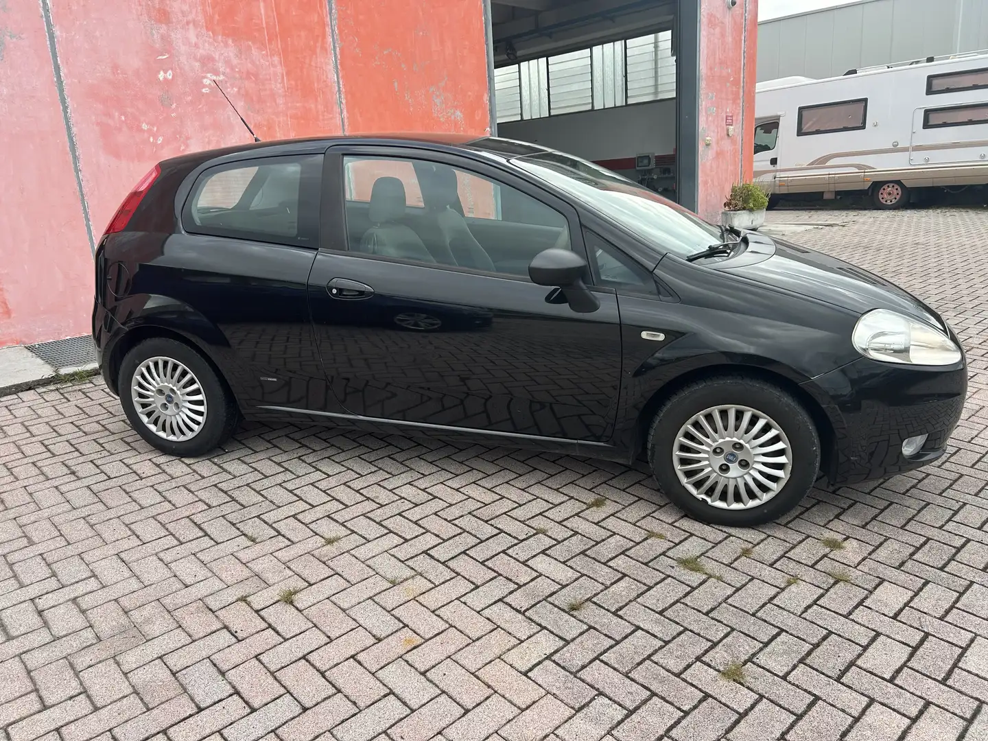 Fiat Grande Punto Grande Punto III 2005 3p 1.3 mjt 16v Dynamic 75cv Noir - 2
