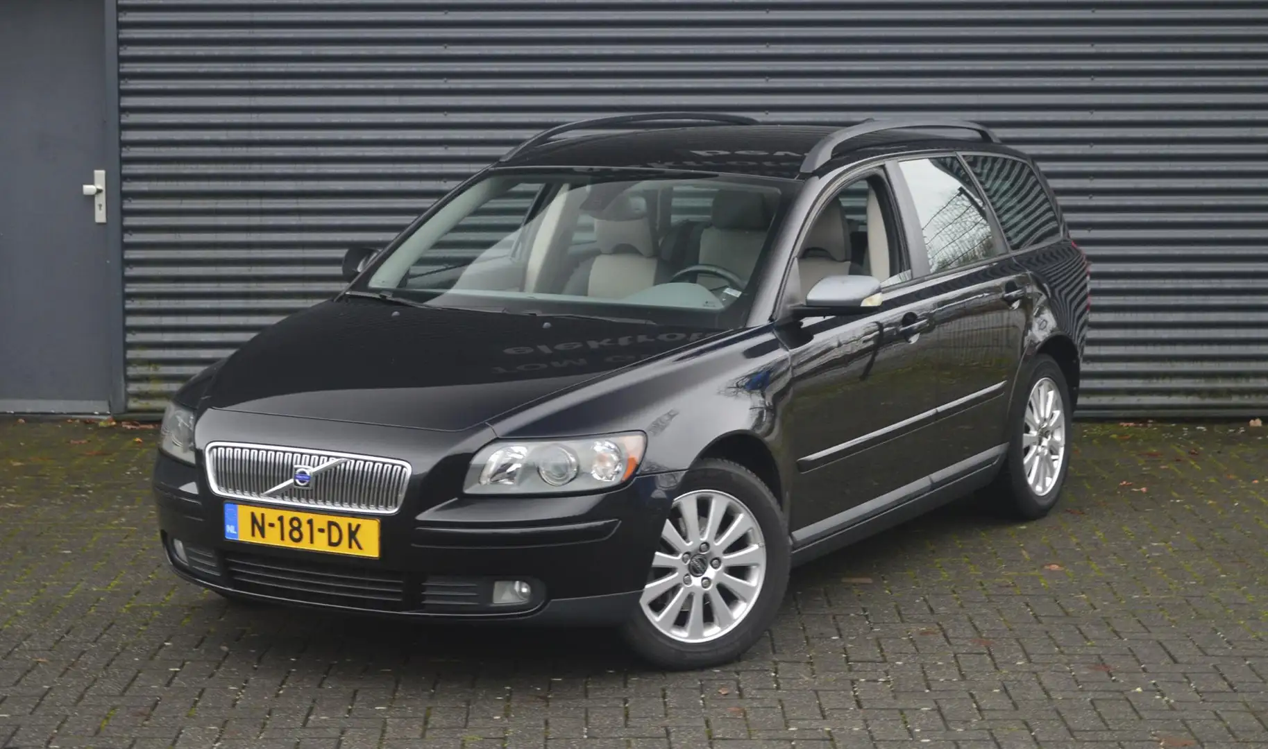 Volvo V50 1.8 2006 Benzine Zwart - 1