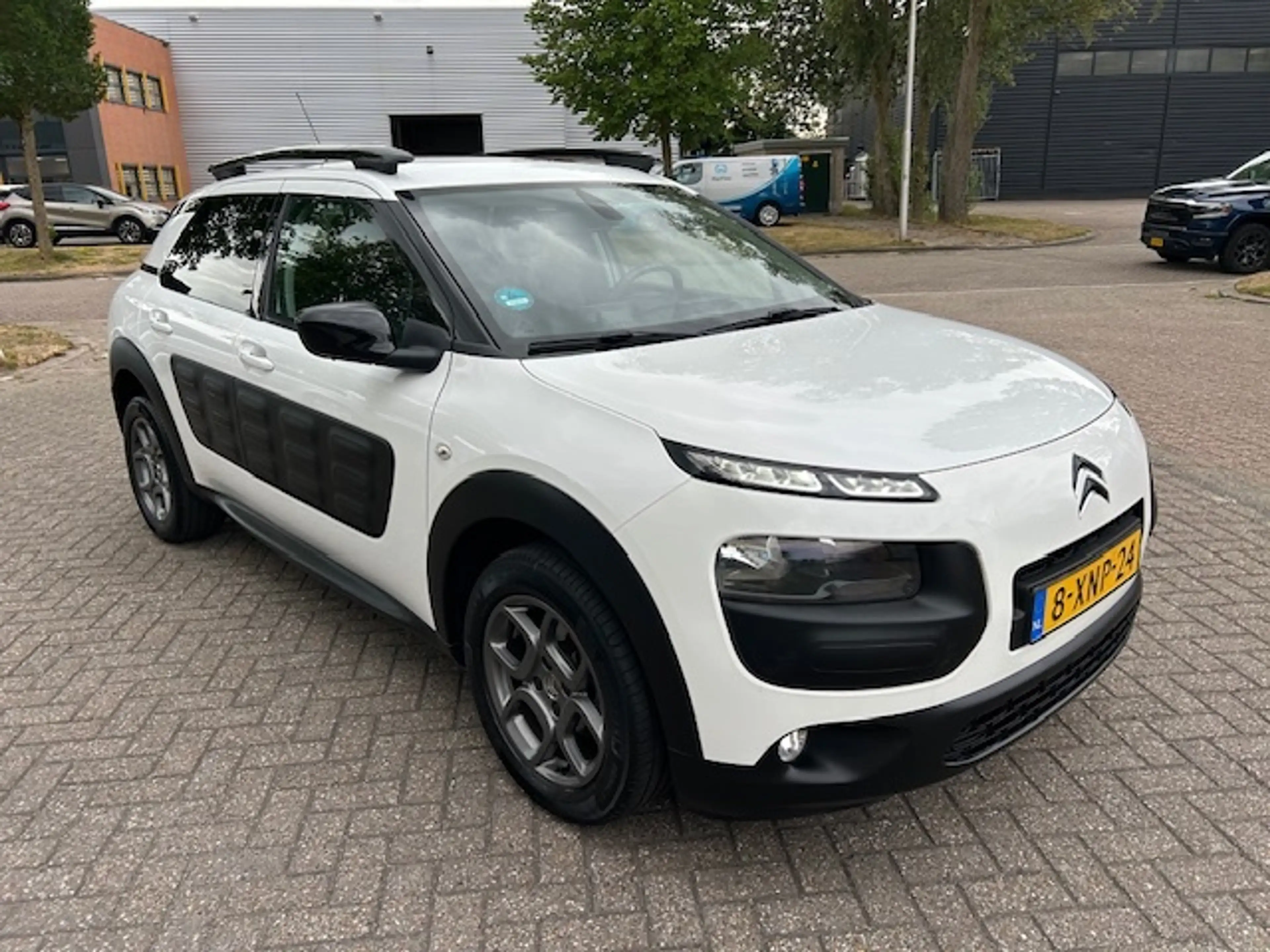 Citroen C4 Cactus 1.2 e-VTi Shine PANO NACI CLIMA CRUISE — photo 3
