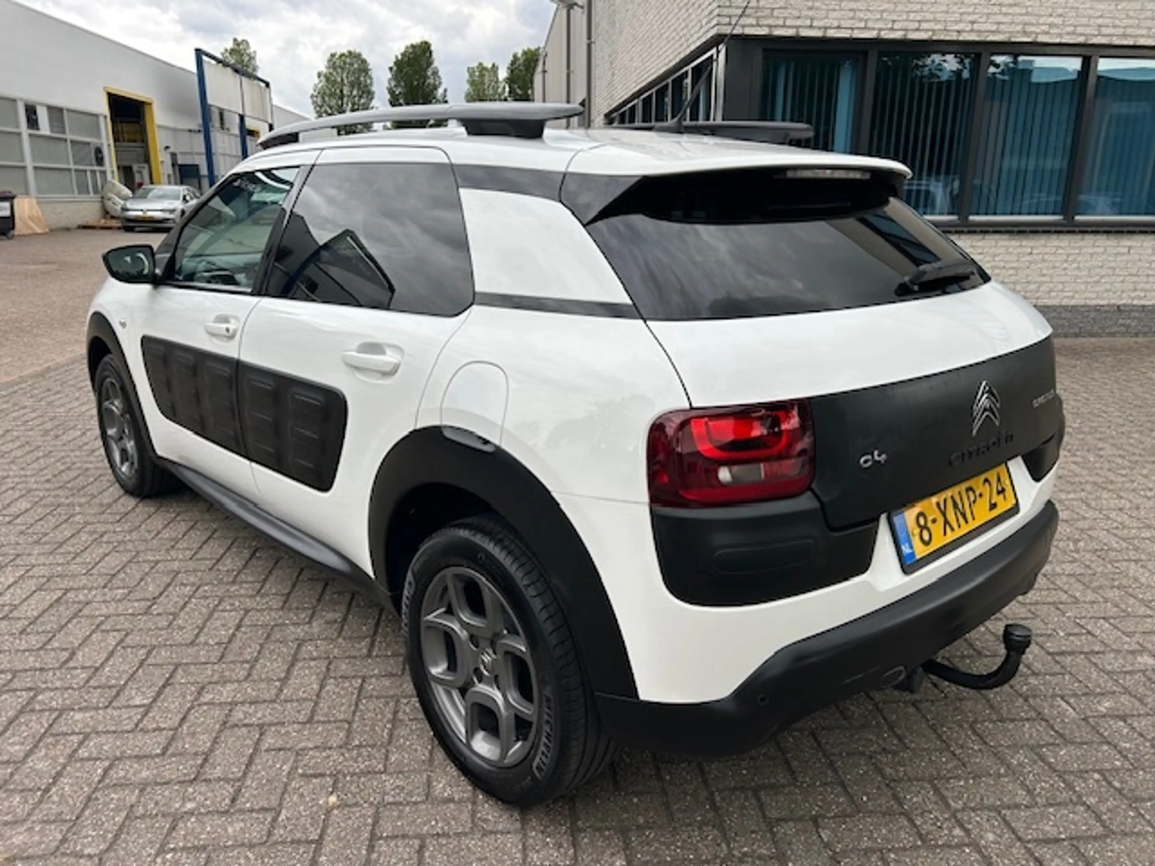Citroen C4 Cactus 1.2 e-VTi Shine PANO NACI CLIMA CRUISE — photo 4