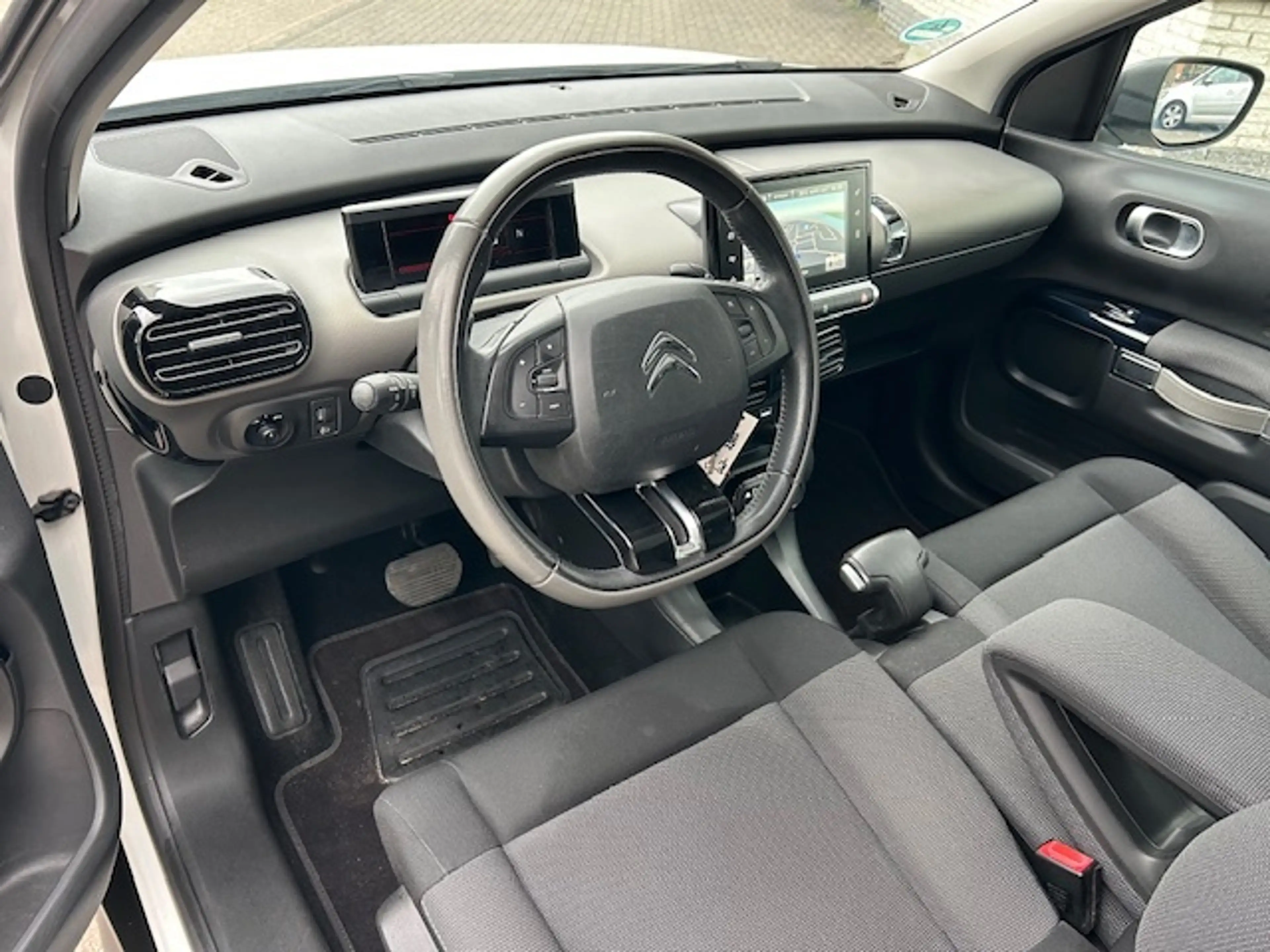 Citroen C4 Cactus 1.2 e-VTi Shine PANO NACI CLIMA CRUISE — photo 17