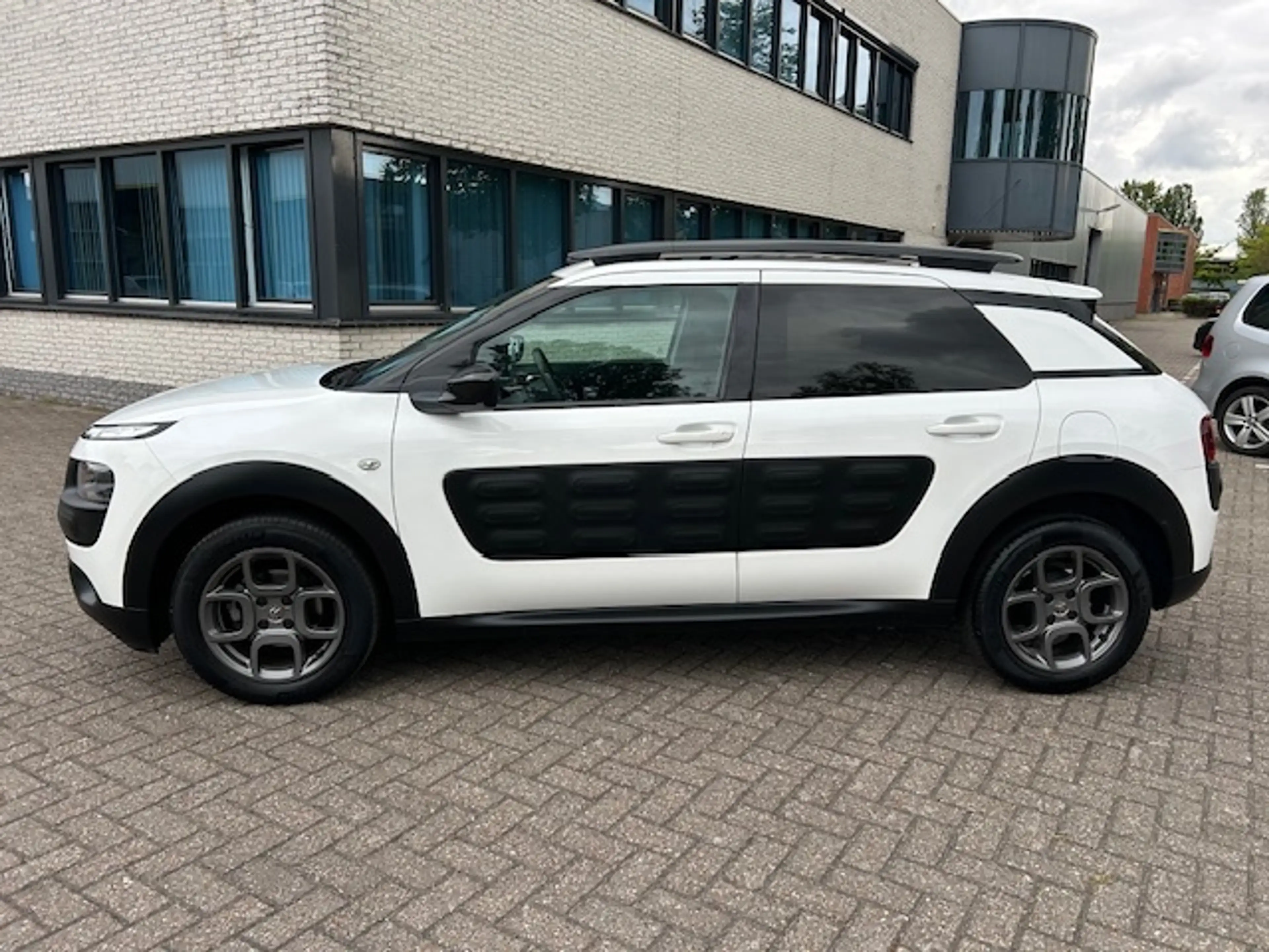 Citroen C4 Cactus 1.2 e-VTi Shine PANO NACI CLIMA CRUISE — photo 6