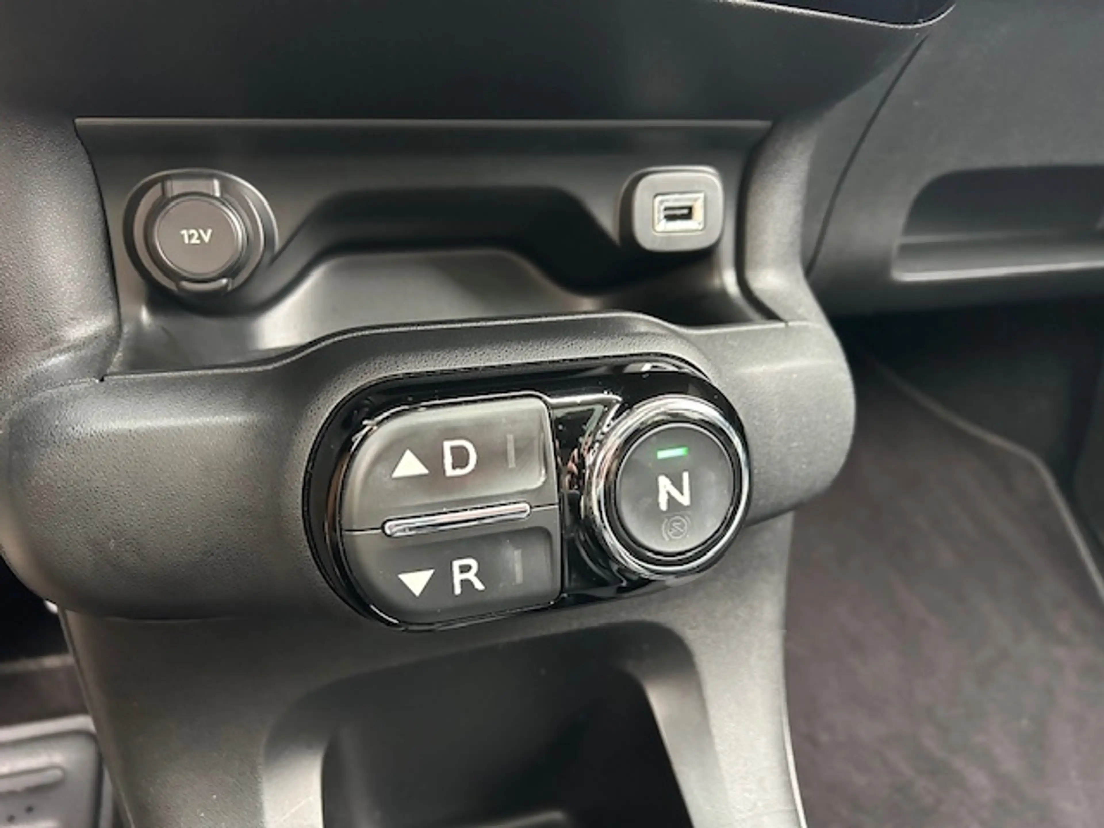 Citroen C4 Cactus 1.2 e-VTi Shine PANO NACI CLIMA CRUISE — photo 21