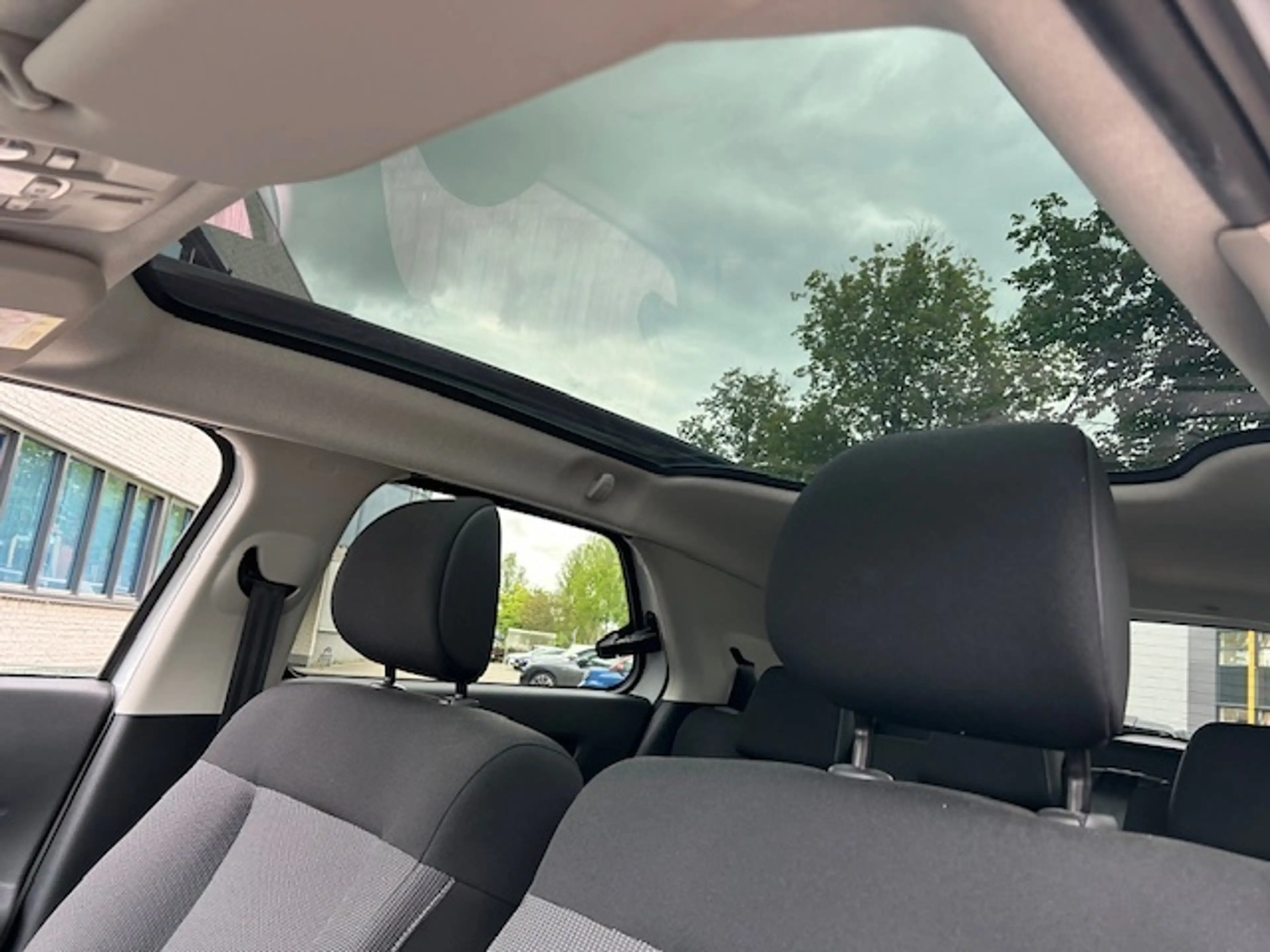 Citroen C4 Cactus 1.2 e-VTi Shine PANO NACI CLIMA CRUISE — photo 8
