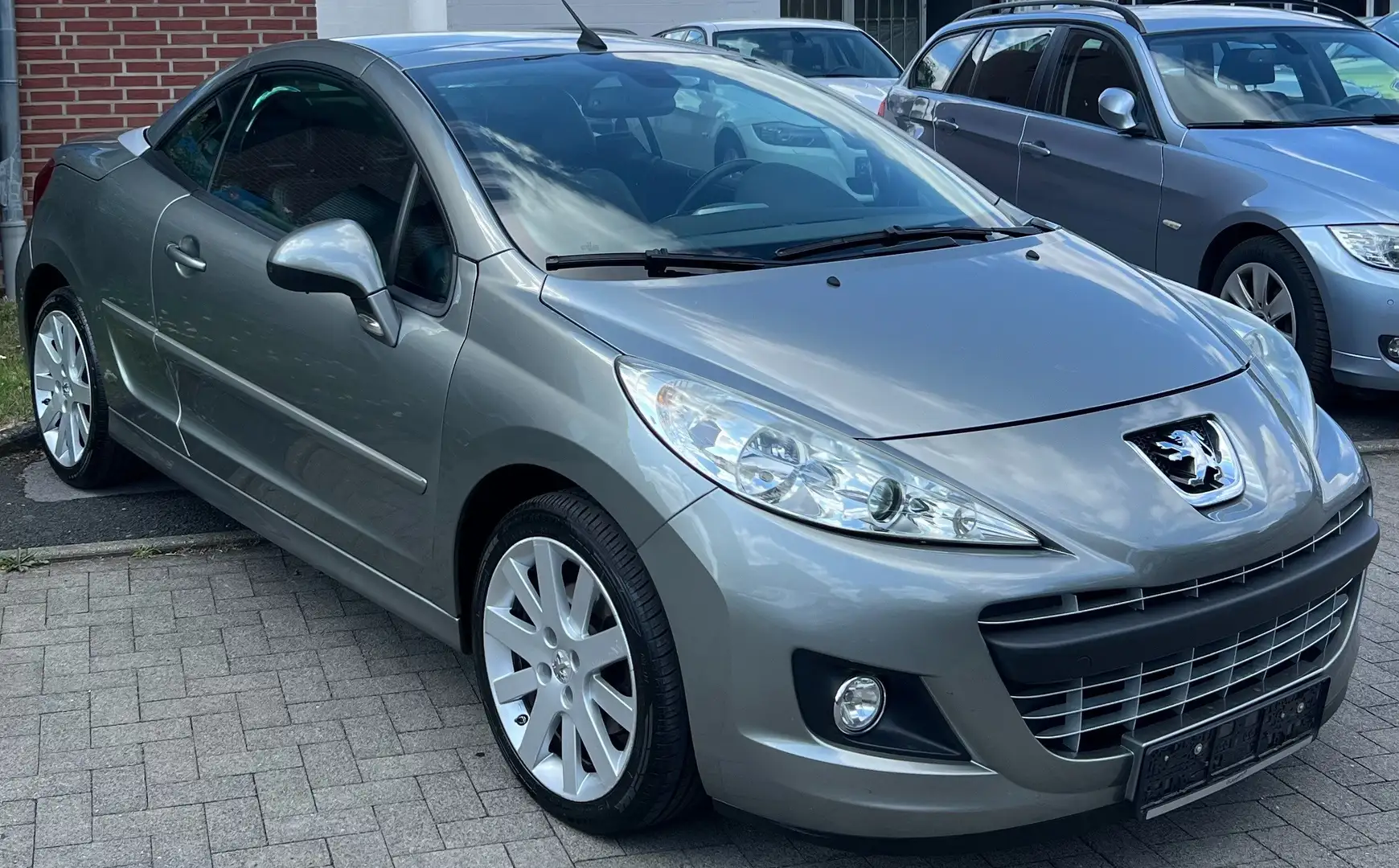 Peugeot 207 CC Platinum *LEDER-PDC-ALLWETTER* Gris - 2