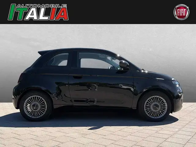 Fiat 500e view 3