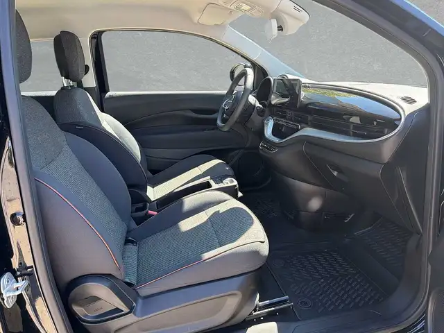 Fiat 500e view 6