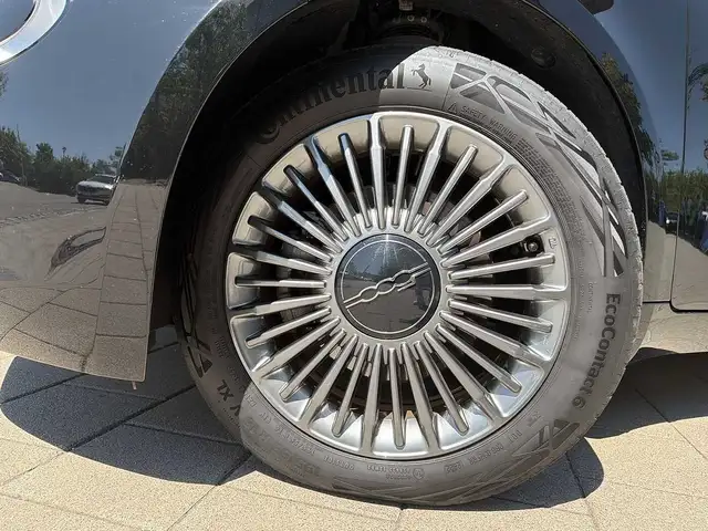 Fiat 500e view 9