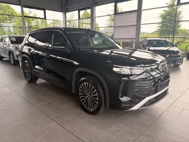 Volkswagen Tayron view 3