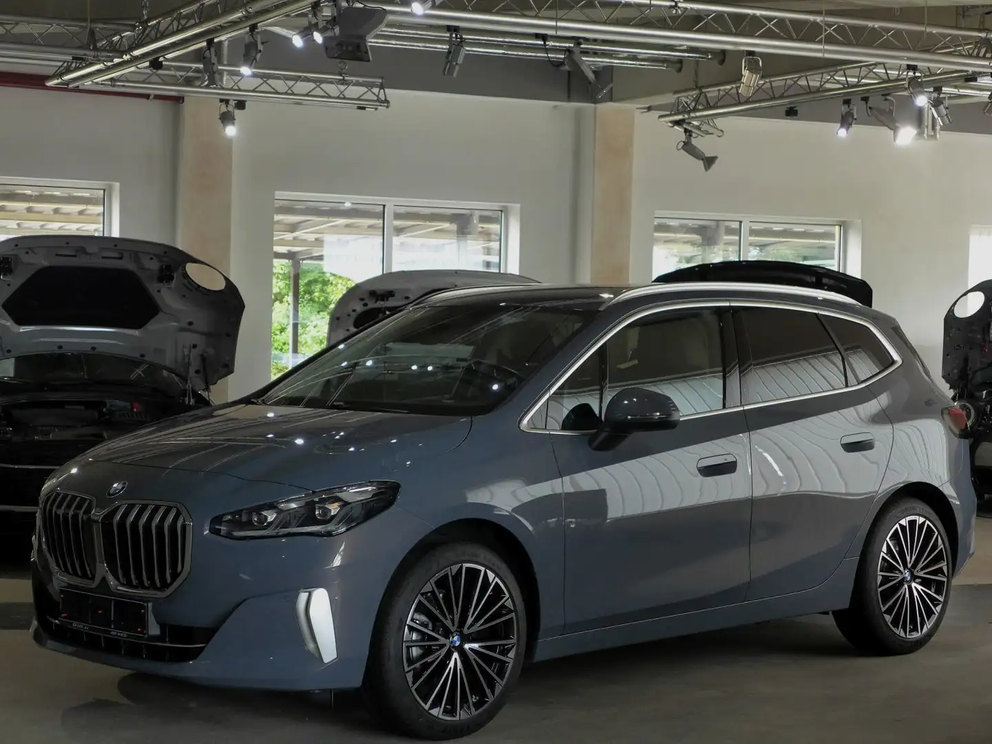 BMW 218 d Luxury AHK,360°,NP:60.720 Grau - 2