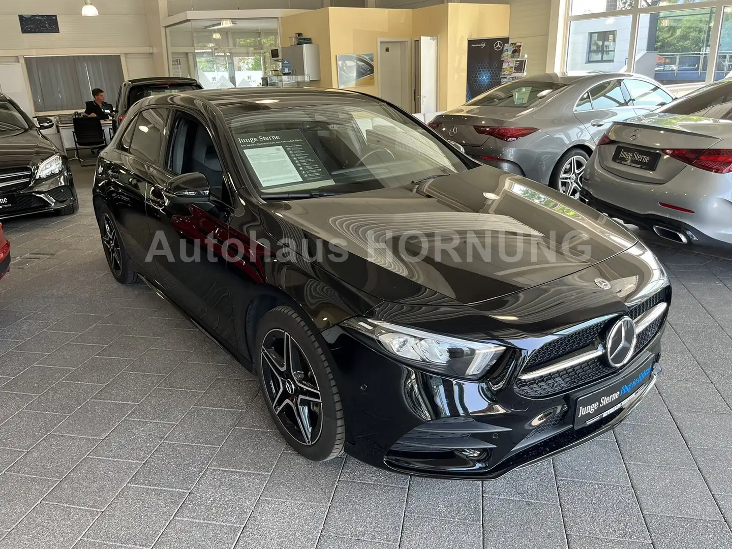 Mercedes-Benz A 250 A 250 e Kompaktlim/AMG/AHK/BusinessP/Distr/Memor Zwart - 2