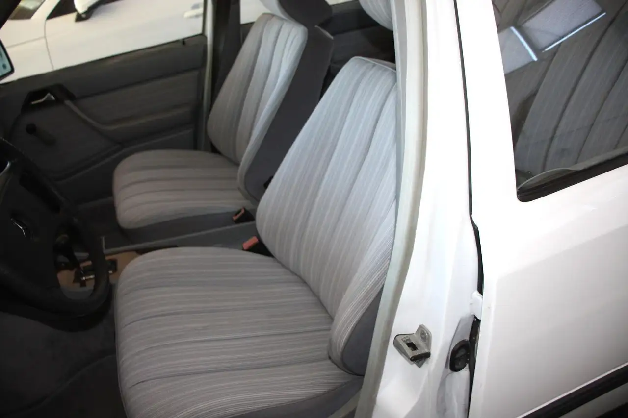 Mercedes-Benz 200 124 Lim. 200 H-Kennz. 2. Hd. Automatik Schiebedach, foto 11