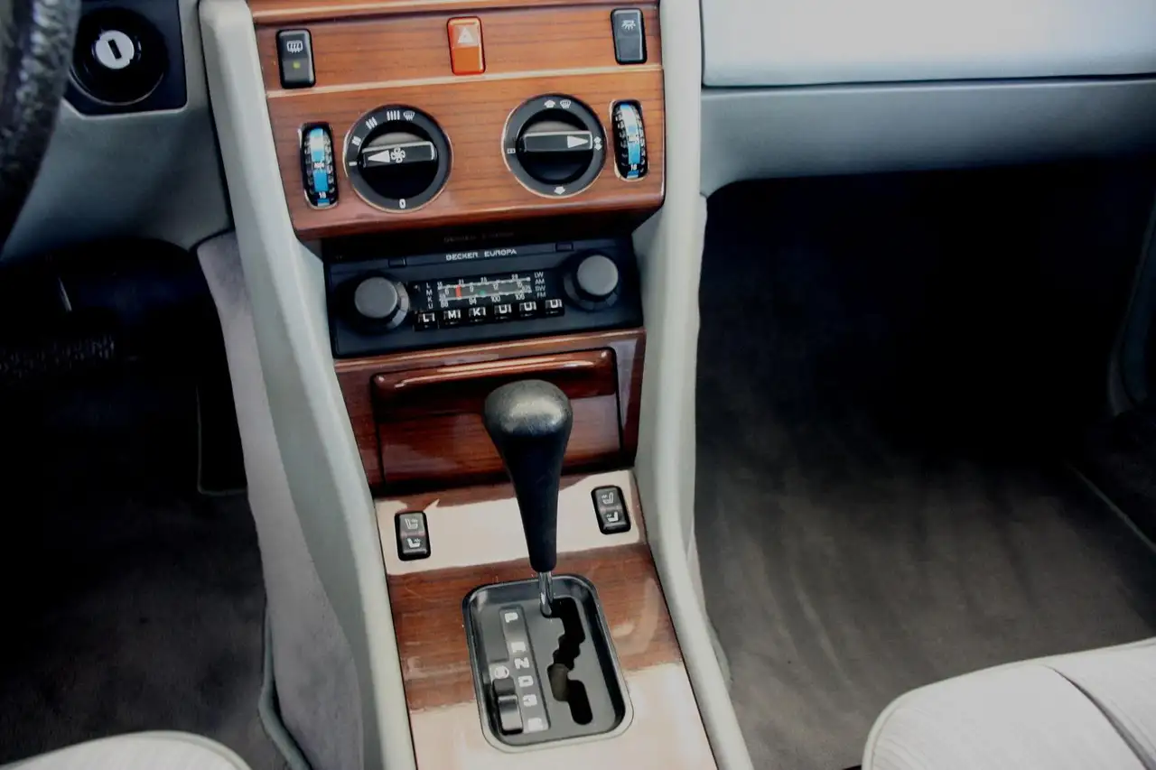 Mercedes-Benz 200 124 Lim. 200 H-Kennz. 2. Hd. Automatik Schiebedach, foto 12
