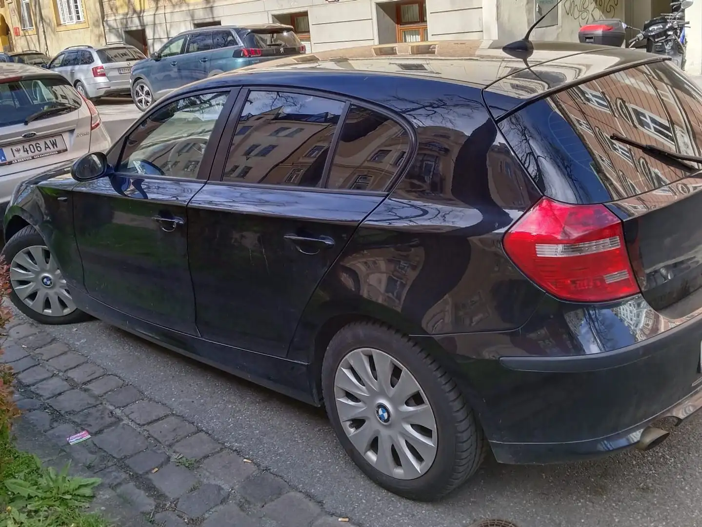 BMW 116 116 d Advantage Schwarz - 1