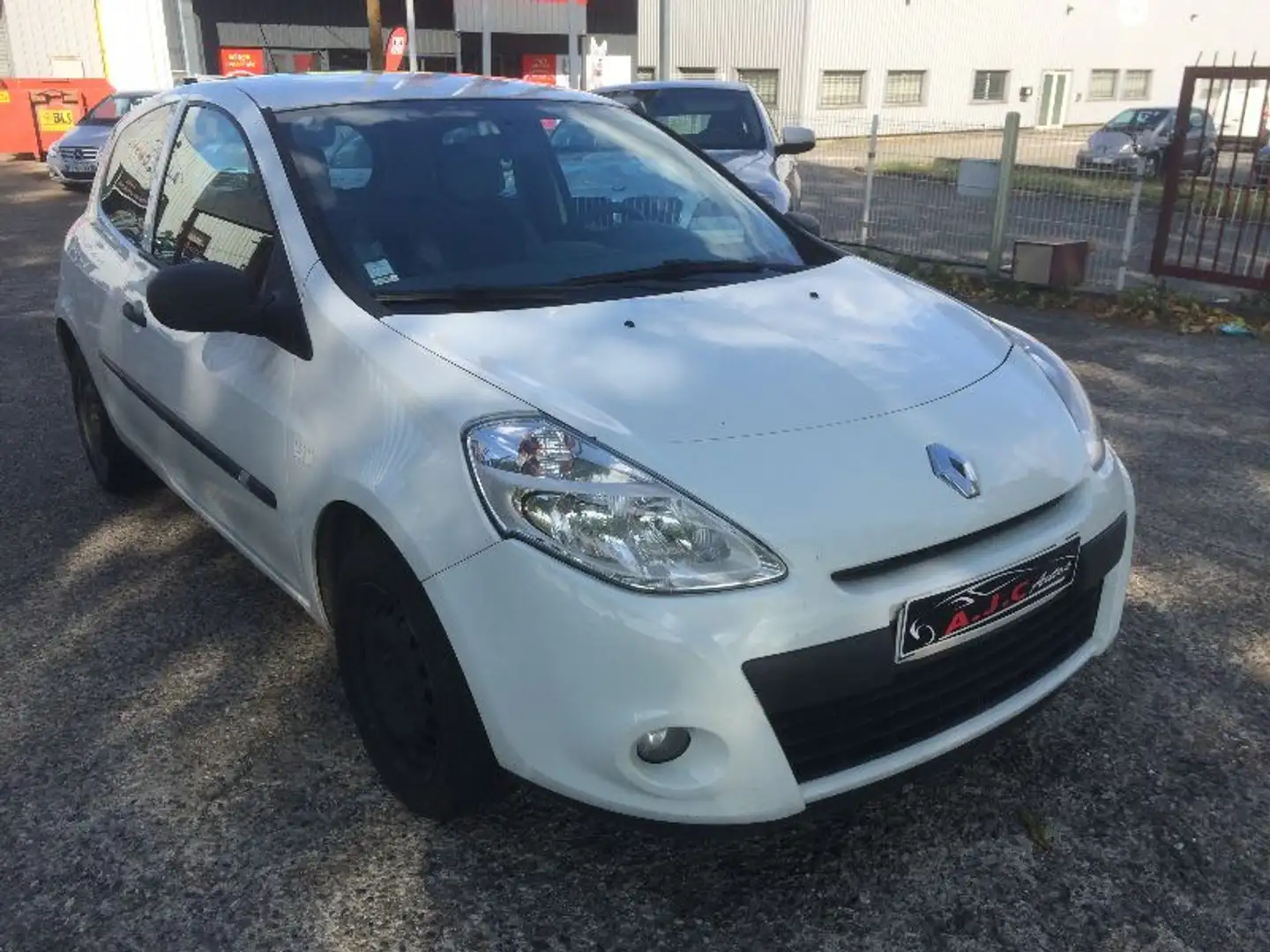 Renault Clio III STE 1.5 DCI 75CH EXPRESSION CLIM ECO² STE Wit - 2