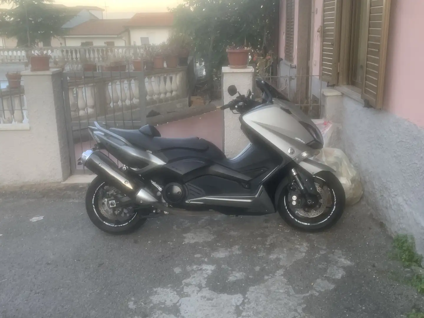 Yamaha TMAX 530 Gris - 2