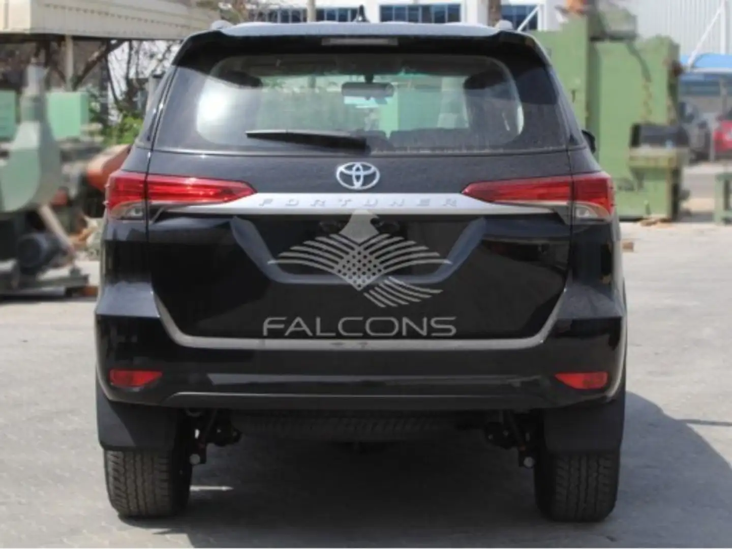 Toyota Fortuner 2.7L ESSENCE AT *EXPORT ONLY OUT OF EU* Noir - 2
