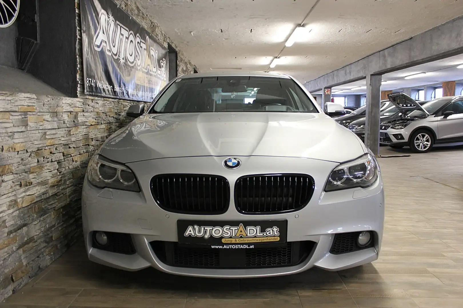 BMW 530 d Österreich-Paket Aut./M-PAKET-LEDER-NAVI-HEAD-UP Silber - 2