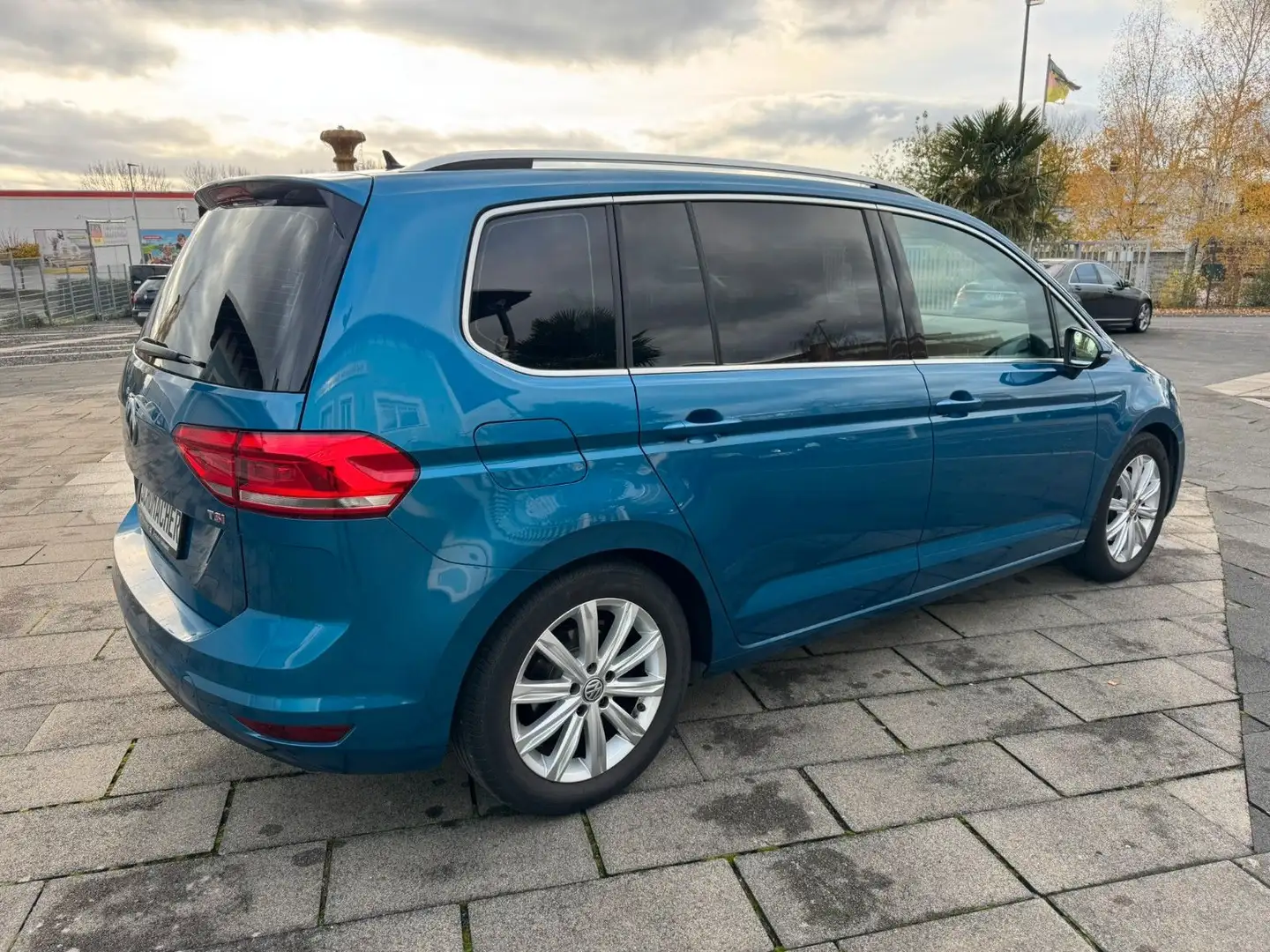 Volkswagen Touran 1.4TSI Highline 7-Sitzer AHK 1.Hand* Blau - 2