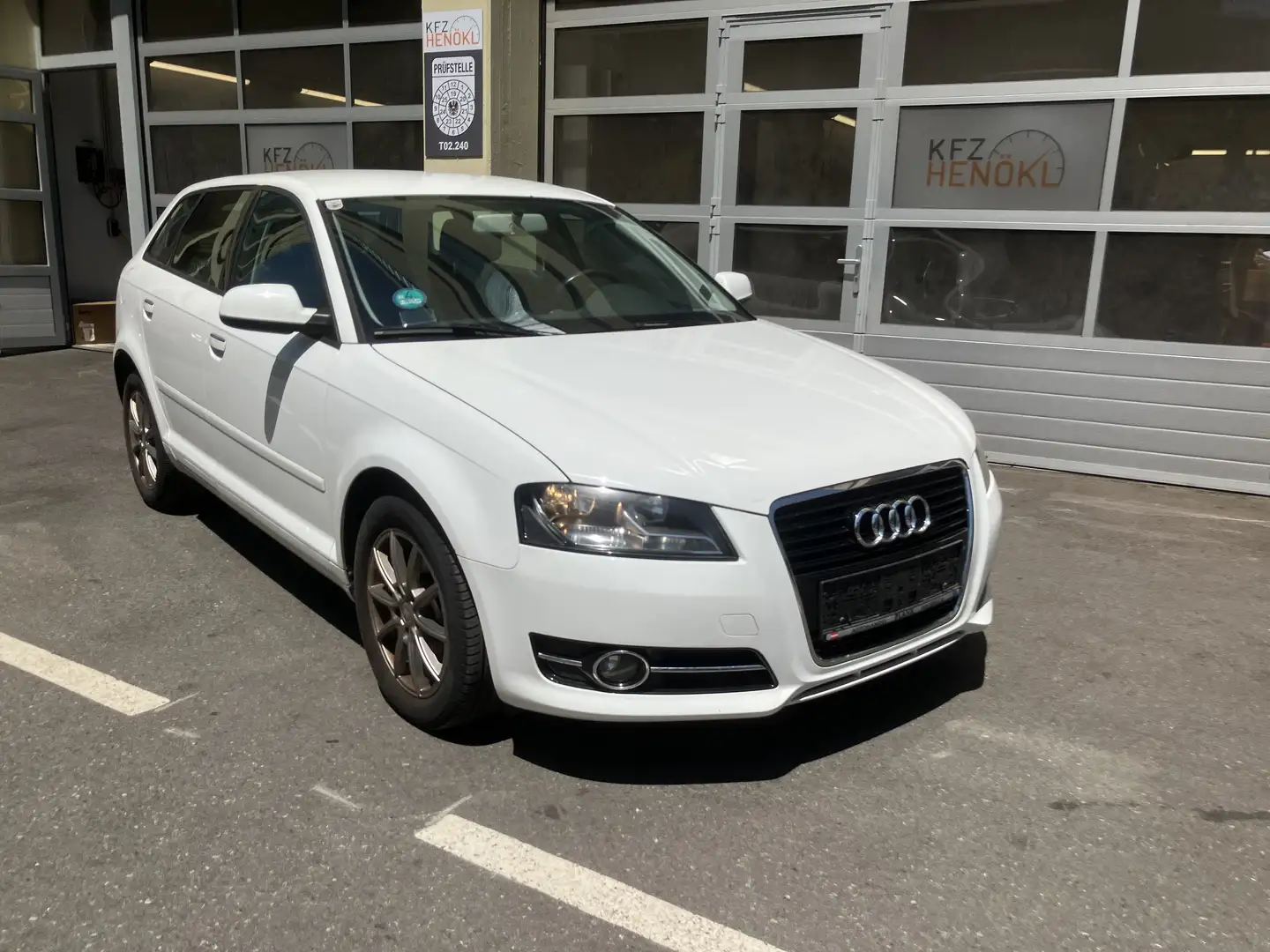 Audi A3 1.2 TFSI Attraction Weiß - 2