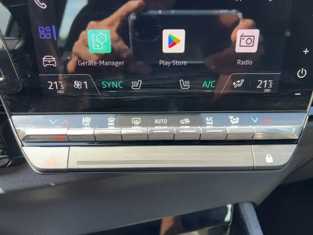 Renault Austral view 16