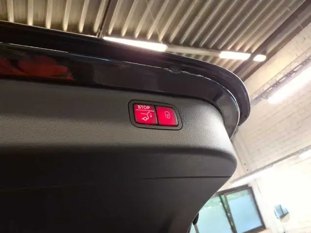 Mercedes-Benz C-Class view 13