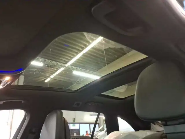 Mercedes-Benz C-Class view 7