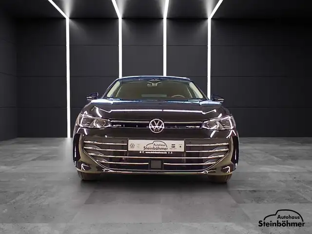 Volkswagen Passat view 11