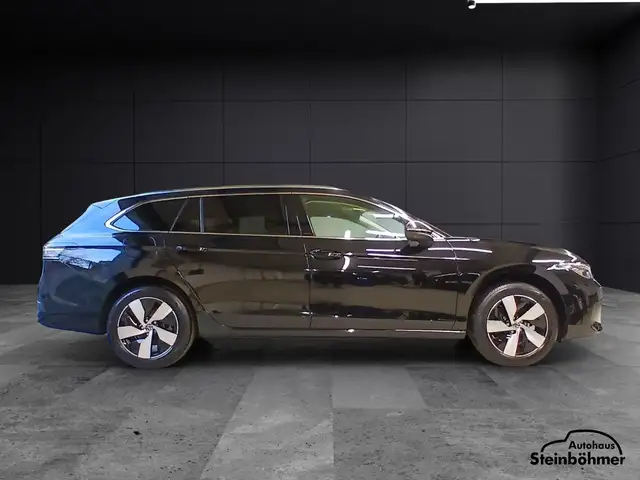 Volkswagen Passat view 9