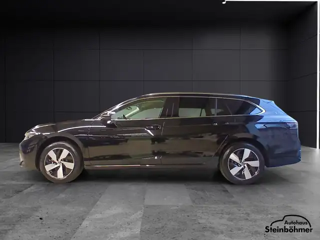 Volkswagen Passat view 3