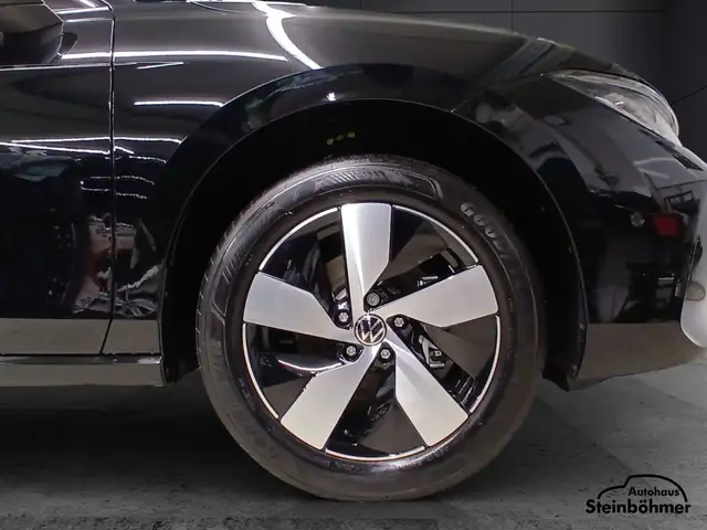 Volkswagen Passat view 13