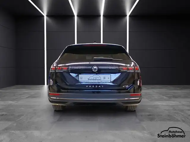 Volkswagen Passat view 5