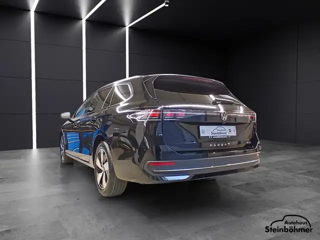 Volkswagen Passat view 4