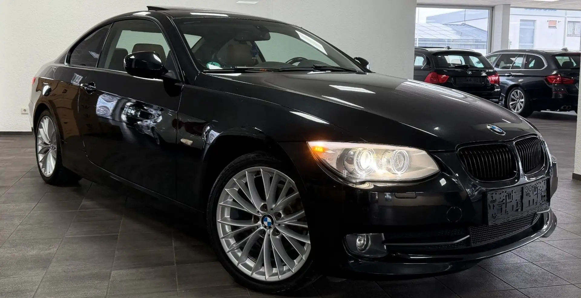 BMW 320 d xDrive Coupé XENON PDC NAVI SCHIEBEDACH TOP Noir - 2