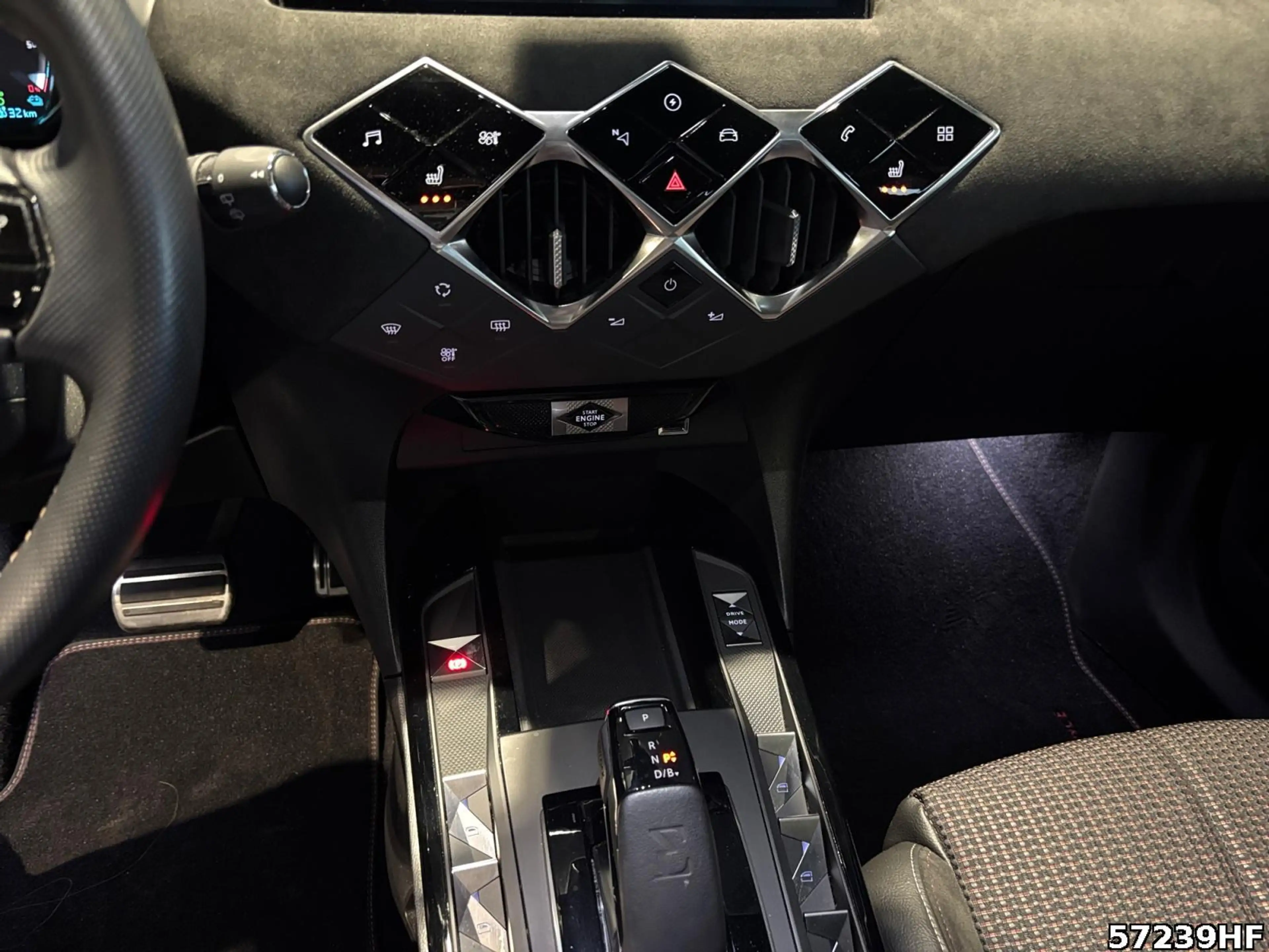 DS Automobiles DS 3 Crossback Performance Line +SHZ+CARPLAY+NAVI+LED+ — photo 13