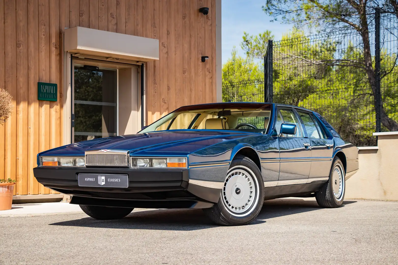 Aston Martin Lagonda Series II Blau - 1